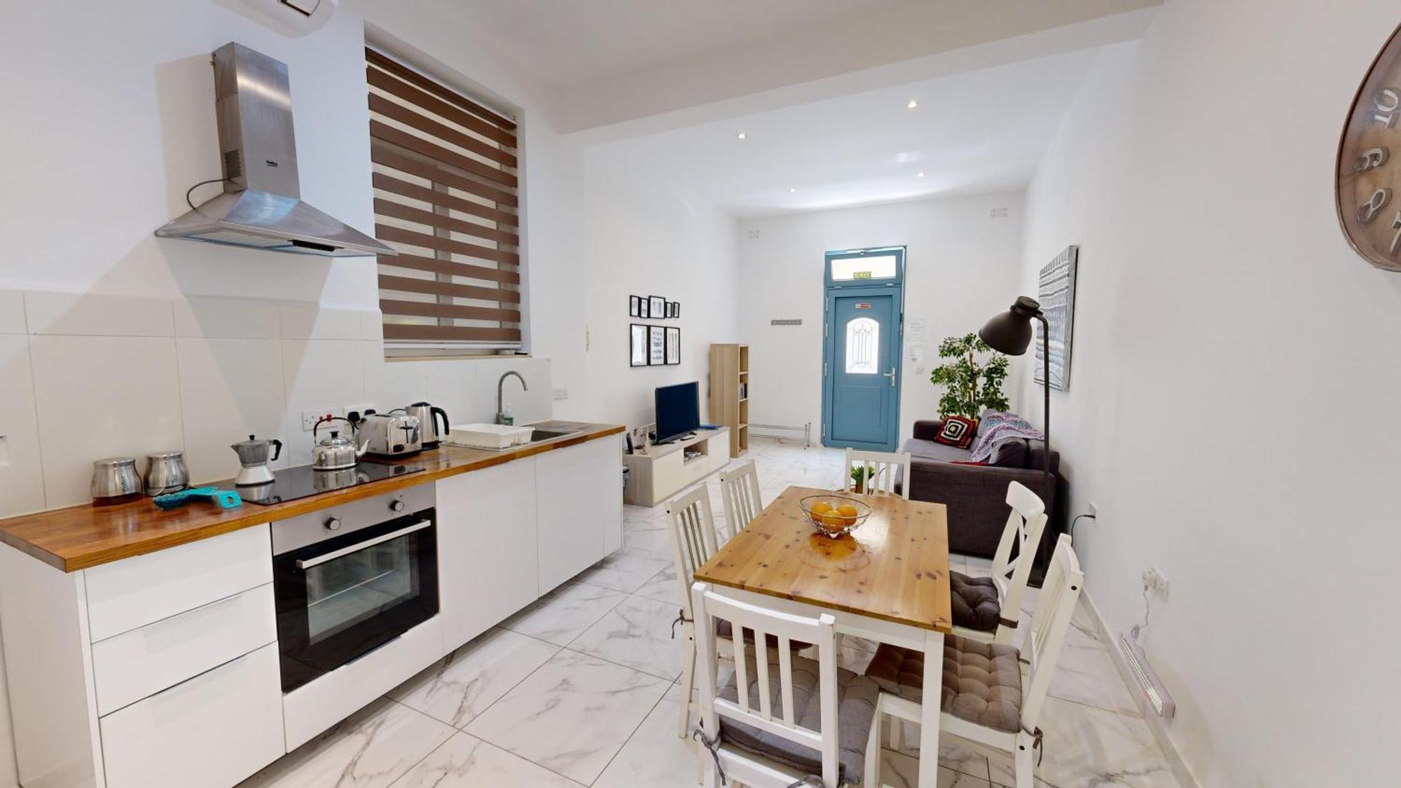 Cosy Seaside Steps Away From The Sea * Gzira